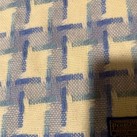 Pendleton Blue and Cream Wool Blanket - Picture 4 of 4